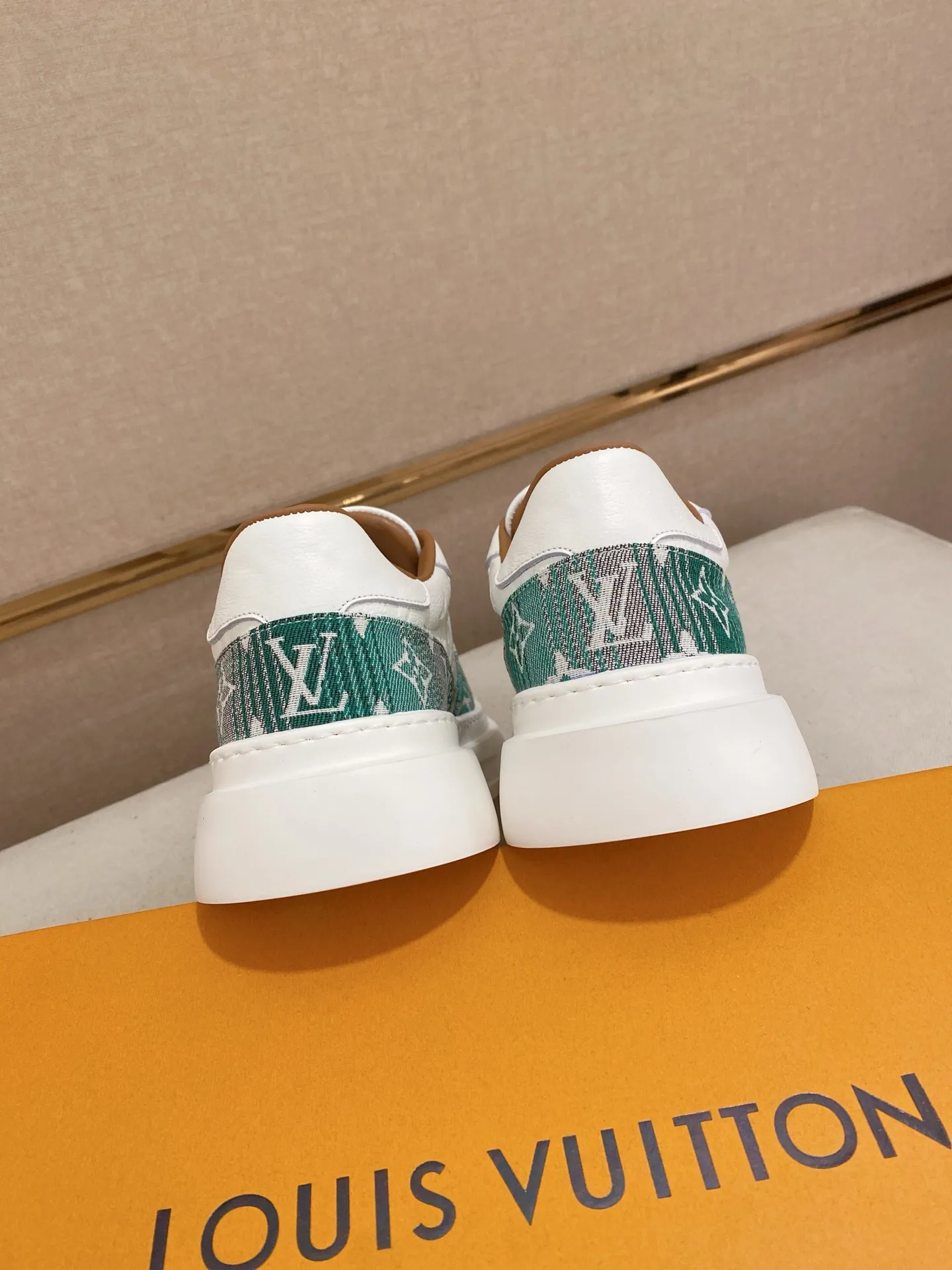 Factory price: 480💰🎉🎉LV~Louis Vuitton trendy men's shoes, new shipments, latest matching, same style as the official website, super high quality, best-selling season [strong][strong][strong]Selected first-layer cowhide, comfortable cowhide lining, original last, comfortable on the feet, wear-resistant rubber outsole, size: 38-44.